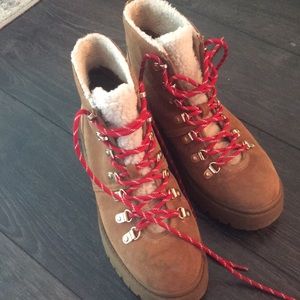 Snow hiking boots
